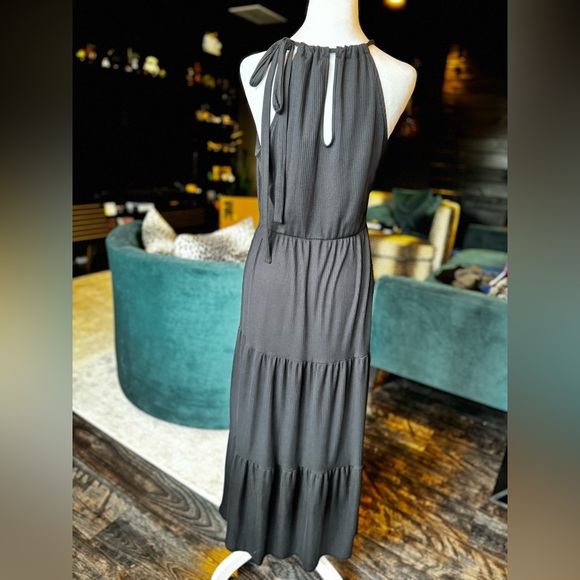 Black halter top, ribbed maxi dress - Picture 2 of 11